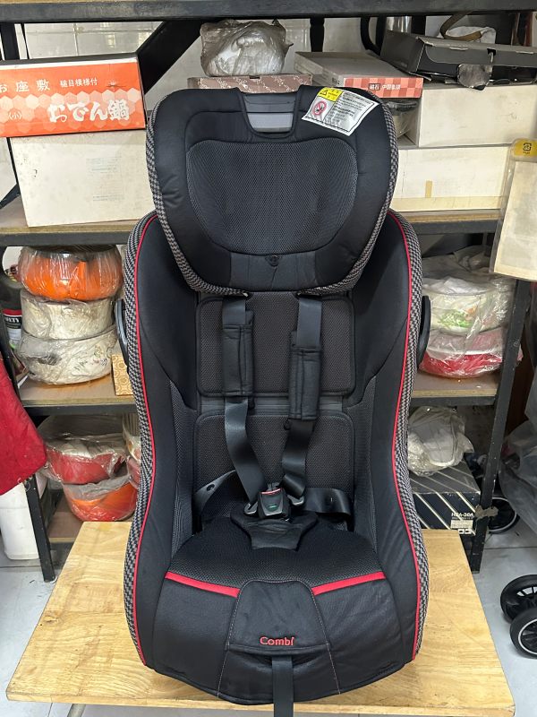 Ghế ngồi ô tô Combi Malgotto thanh lý